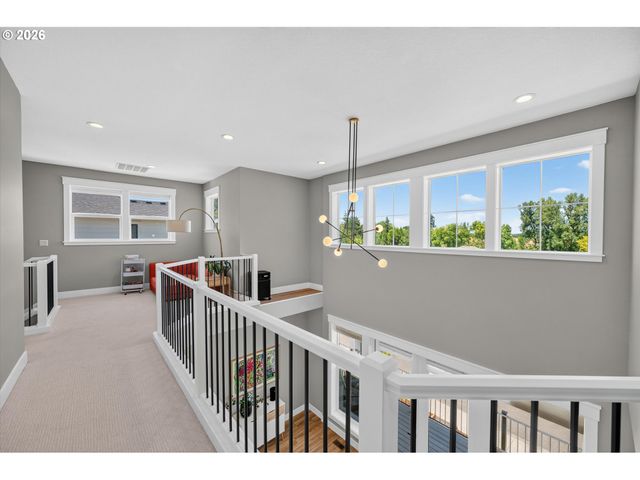 934 Nw BAKER CREST Ct, Mc Minnville, OR 97128