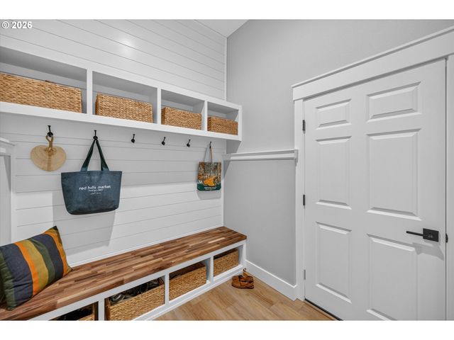 934 Nw BAKER CREST Ct, Mc Minnville, OR 97128