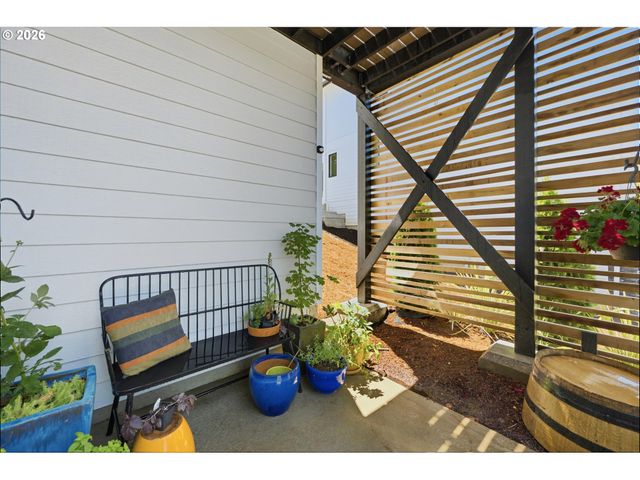 934 Nw BAKER CREST Ct, Mc Minnville, OR 97128