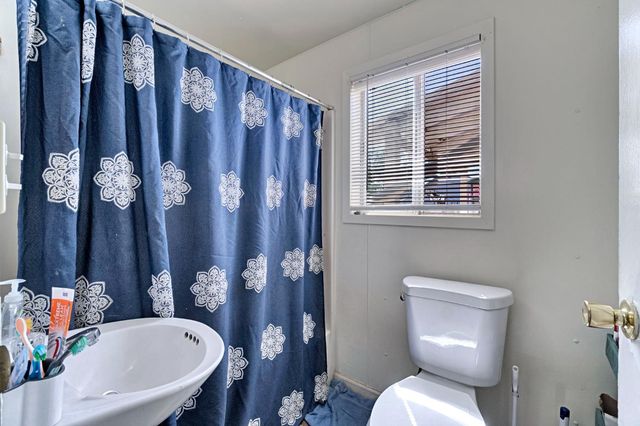 516 W 7th Street, Madera, CA 93637