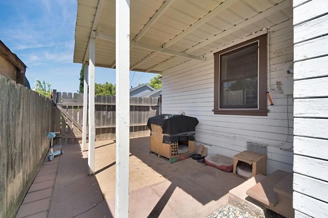 516 W 7th Street, Madera, CA 93637