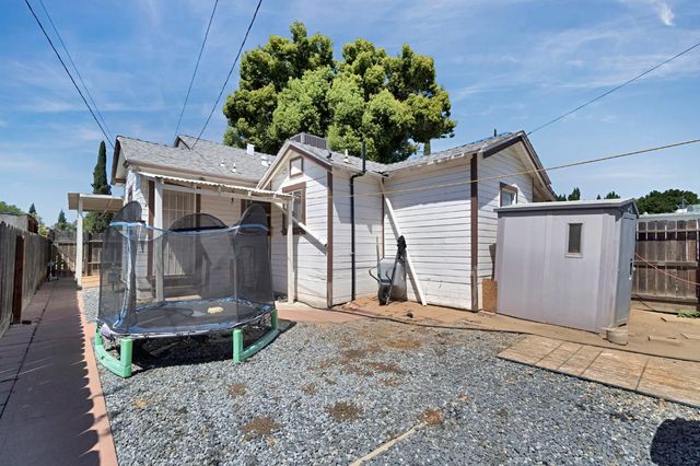 516 W 7th Street, Madera, CA 93637