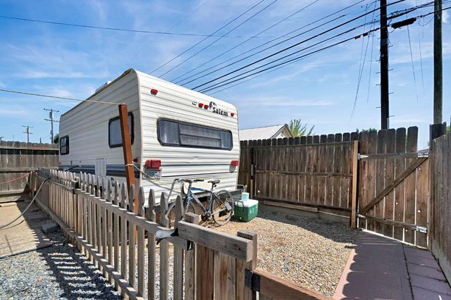 516 W 7th Street, Madera, CA 93637