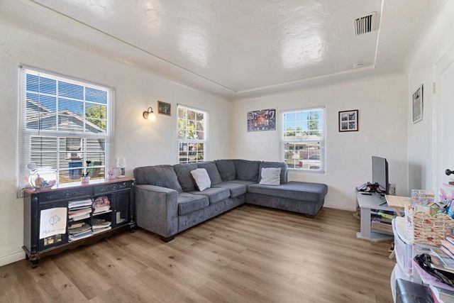 516 W 7th Street, Madera, CA 93637
