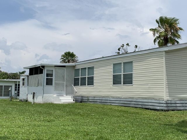28 SE Flamenco Way, Port St. Lucie, Port St Lucie, FL 34952
