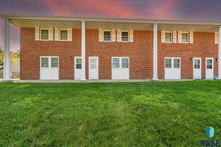 101 N Pipestone St Apt 2, Brandon, SD 57005