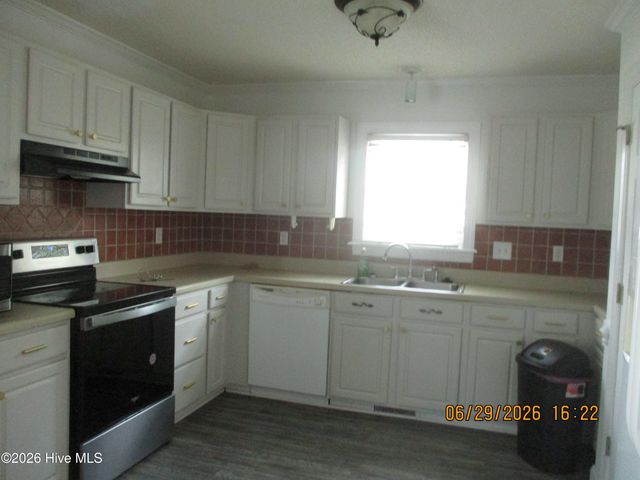 726 E Main Street, Winterville, NC 28590