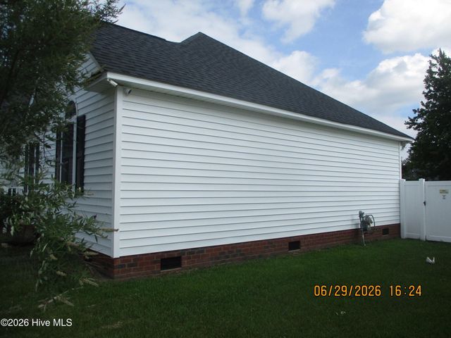 726 E Main Street, Winterville, NC 28590