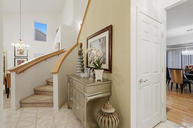 27348 Oxford Drive, Southfield, MI 48033