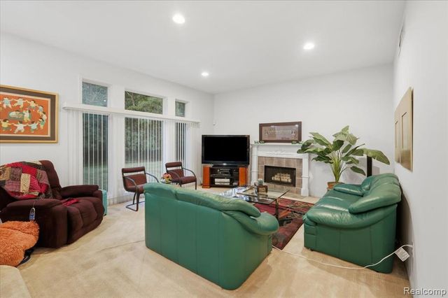 27348 Oxford Drive, Southfield, MI 48033