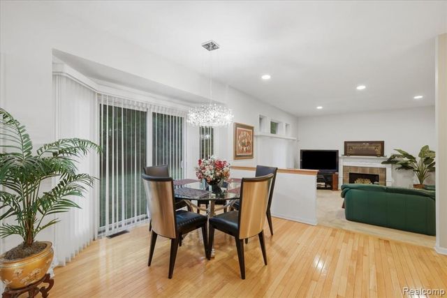 27348 Oxford Drive, Southfield, MI 48033
