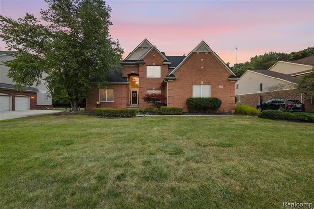 27348 Oxford Drive, Southfield, MI 48033