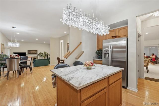 27348 Oxford Drive, Southfield, MI 48033