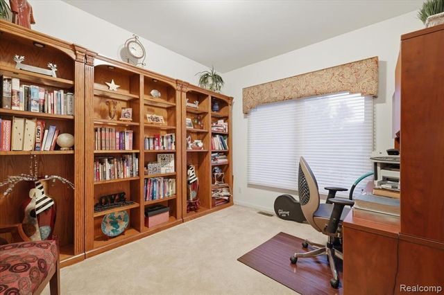 27348 Oxford Drive, Southfield, MI 48033