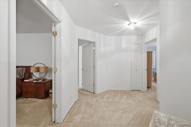 27348 Oxford Drive, Southfield, MI 48033