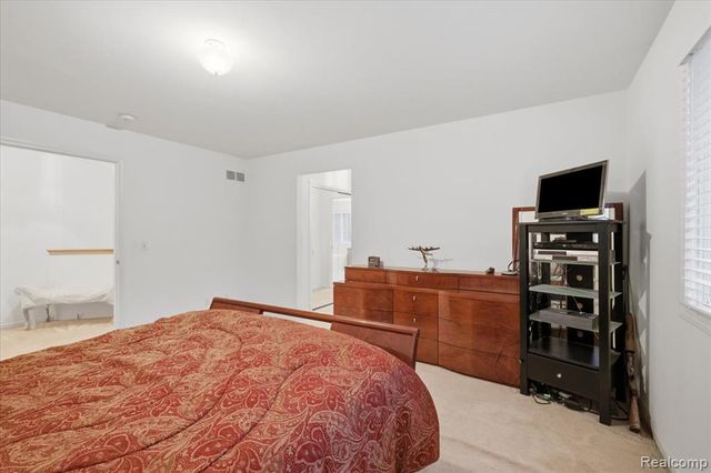27348 Oxford Drive, Southfield, MI 48033