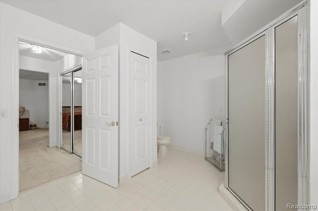 27348 Oxford Drive, Southfield, MI 48033