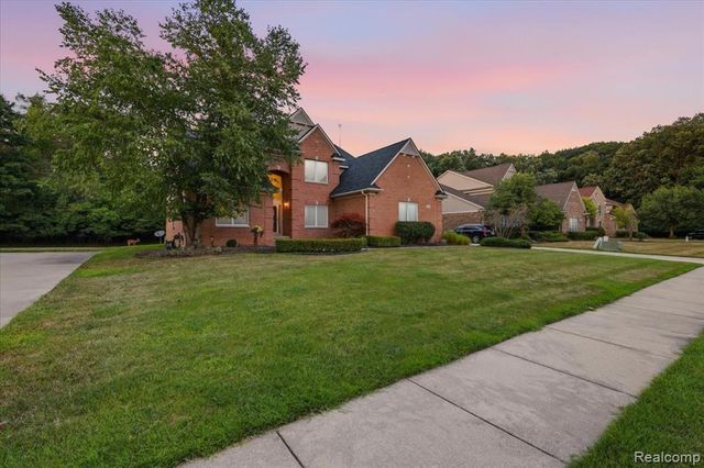 27348 Oxford Drive, Southfield, MI 48033
