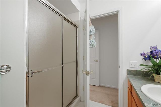 27348 Oxford Drive, Southfield, MI 48033