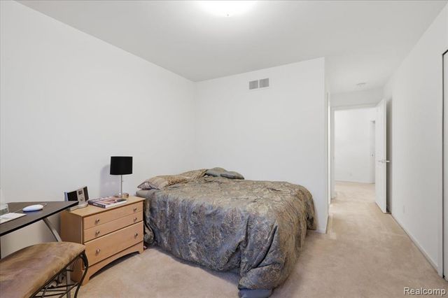 27348 Oxford Drive, Southfield, MI 48033