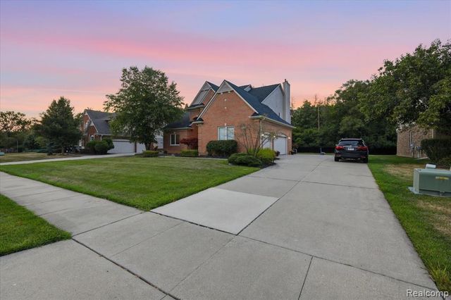27348 Oxford Drive, Southfield, MI 48033