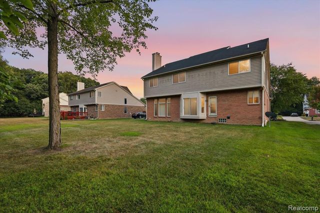 27348 Oxford Drive, Southfield, MI 48033