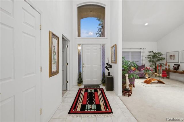 27348 Oxford Drive, Southfield, MI 48033