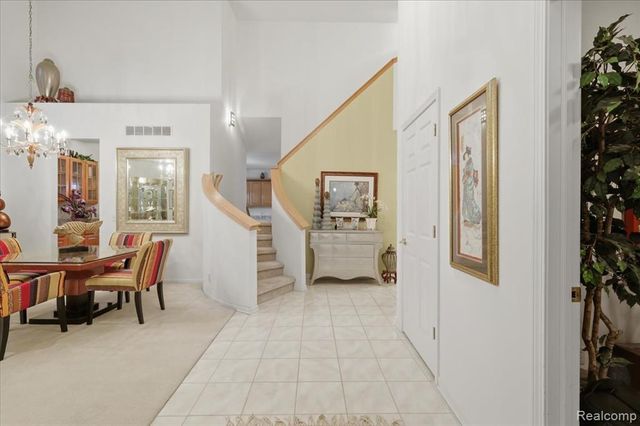 27348 Oxford Drive, Southfield, MI 48033