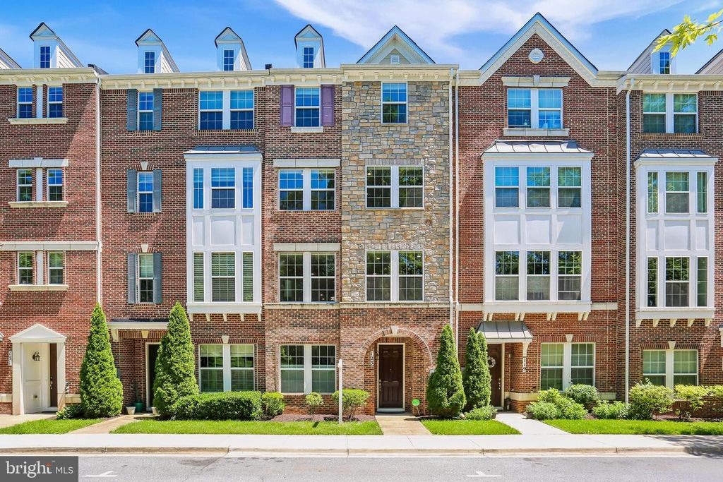 Image 1 of property listing at 123 FAIRBANKS DR, Gaithersburg, MD 20877