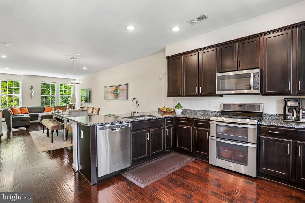 Image 11 of property listing at 123 FAIRBANKS DR, Gaithersburg, MD 20877