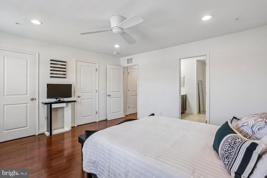 Image 21 of property listing at 123 FAIRBANKS DR, Gaithersburg, MD 20877