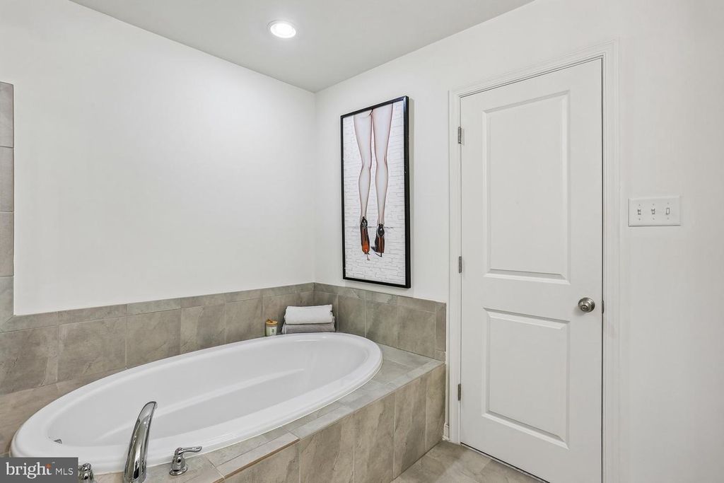 Image 23 of property listing at 123 FAIRBANKS DR, Gaithersburg, MD 20877