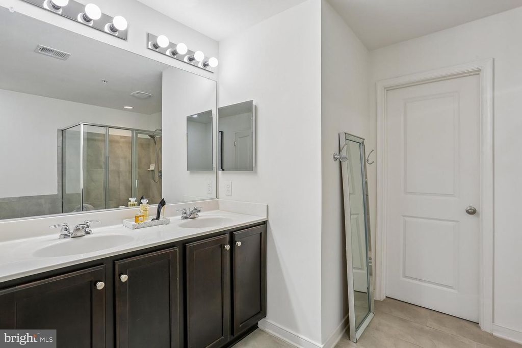 Image 24 of property listing at 123 FAIRBANKS DR, Gaithersburg, MD 20877