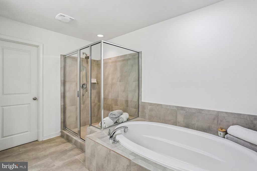 Image 25 of property listing at 123 FAIRBANKS DR, Gaithersburg, MD 20877