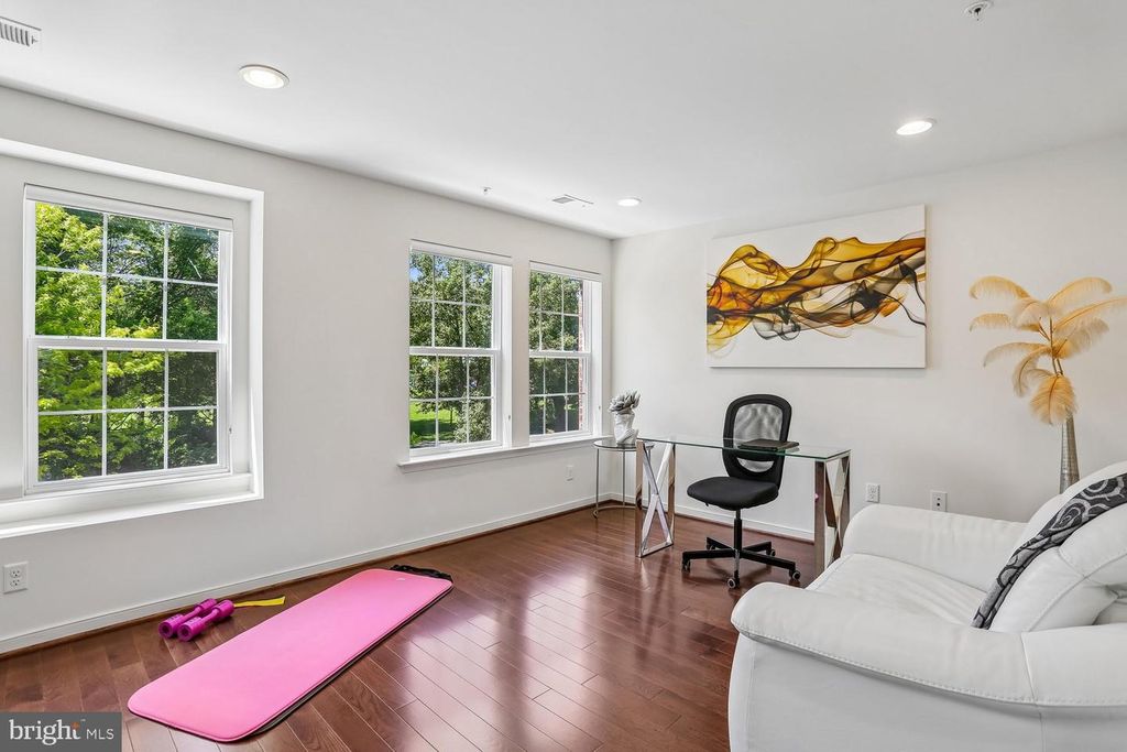 Image 27 of property listing at 123 FAIRBANKS DR, Gaithersburg, MD 20877