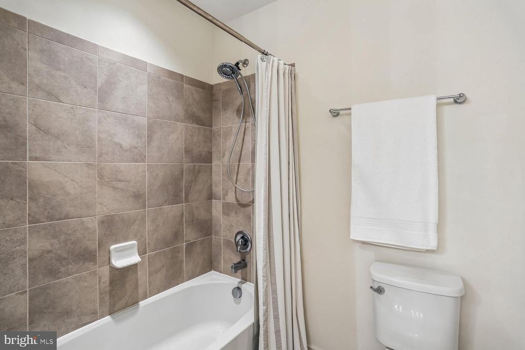 Image 39 of property listing at 123 FAIRBANKS DR, Gaithersburg, MD 20877