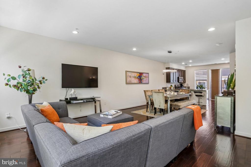 Image 3 of property listing at 123 FAIRBANKS DR, Gaithersburg, MD 20877