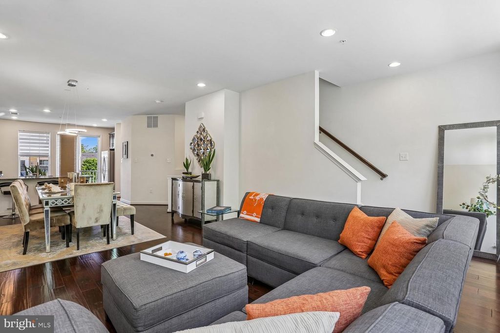 Image 4 of property listing at 123 FAIRBANKS DR, Gaithersburg, MD 20877