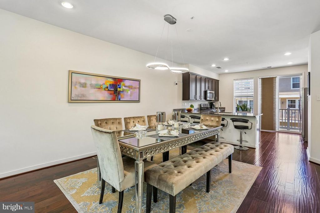 Image 7 of property listing at 123 FAIRBANKS DR, Gaithersburg, MD 20877