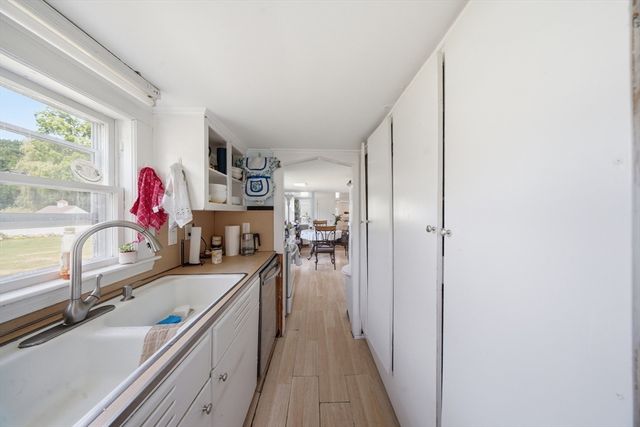 62 Pleasant St, Hopkinton, MA 01748