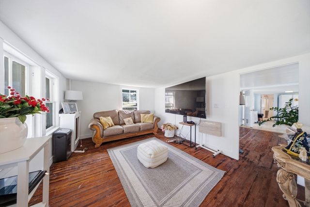 62 Pleasant St, Hopkinton, MA 01748