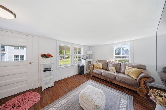 62 Pleasant St, Hopkinton, MA 01748