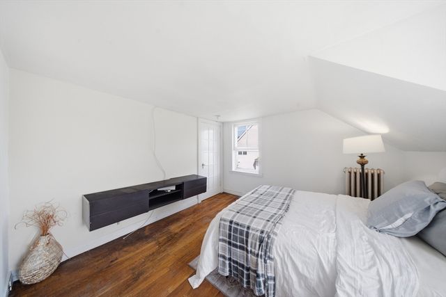 62 Pleasant St, Hopkinton, MA 01748