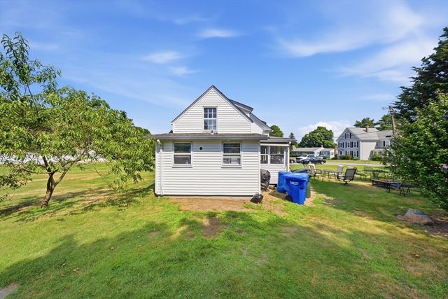 62 Pleasant St, Hopkinton, MA 01748