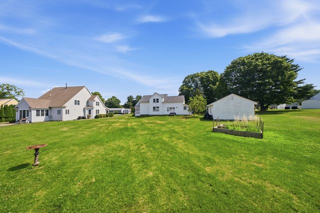 62 Pleasant St, Hopkinton, MA 01748
