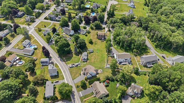 62 Pleasant St, Hopkinton, MA 01748