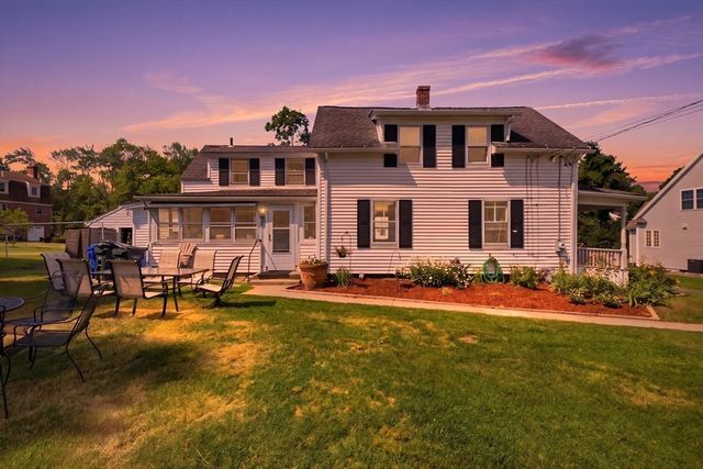62 Pleasant St, Hopkinton, MA 01748