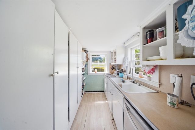 62 Pleasant St, Hopkinton, MA 01748