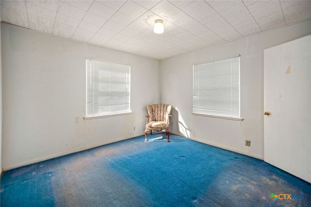 109 Massanet Street, Port Lavaca, TX 77979