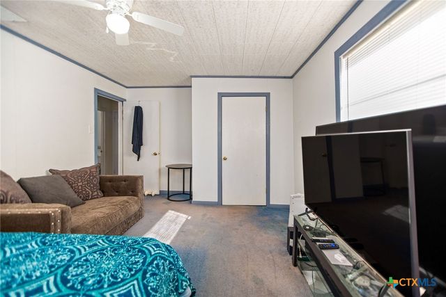 109 Massanet Street, Port Lavaca, TX 77979